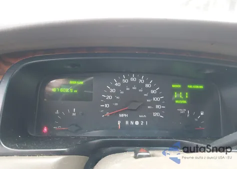 1999 Lincoln Town Car Executive z USA, uszkodzony, nr VIN 1LNHM81W1XY638614